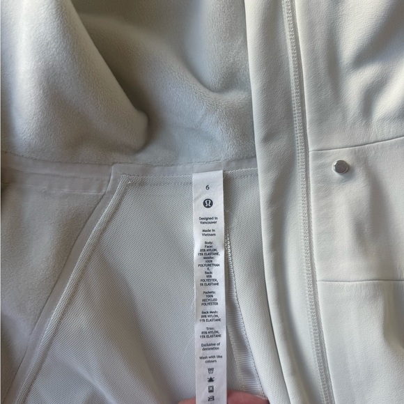 Barely used CREAM COLORED lululemon Repel Shell cinch back rain jacket size 6 - Picture 5 of 6